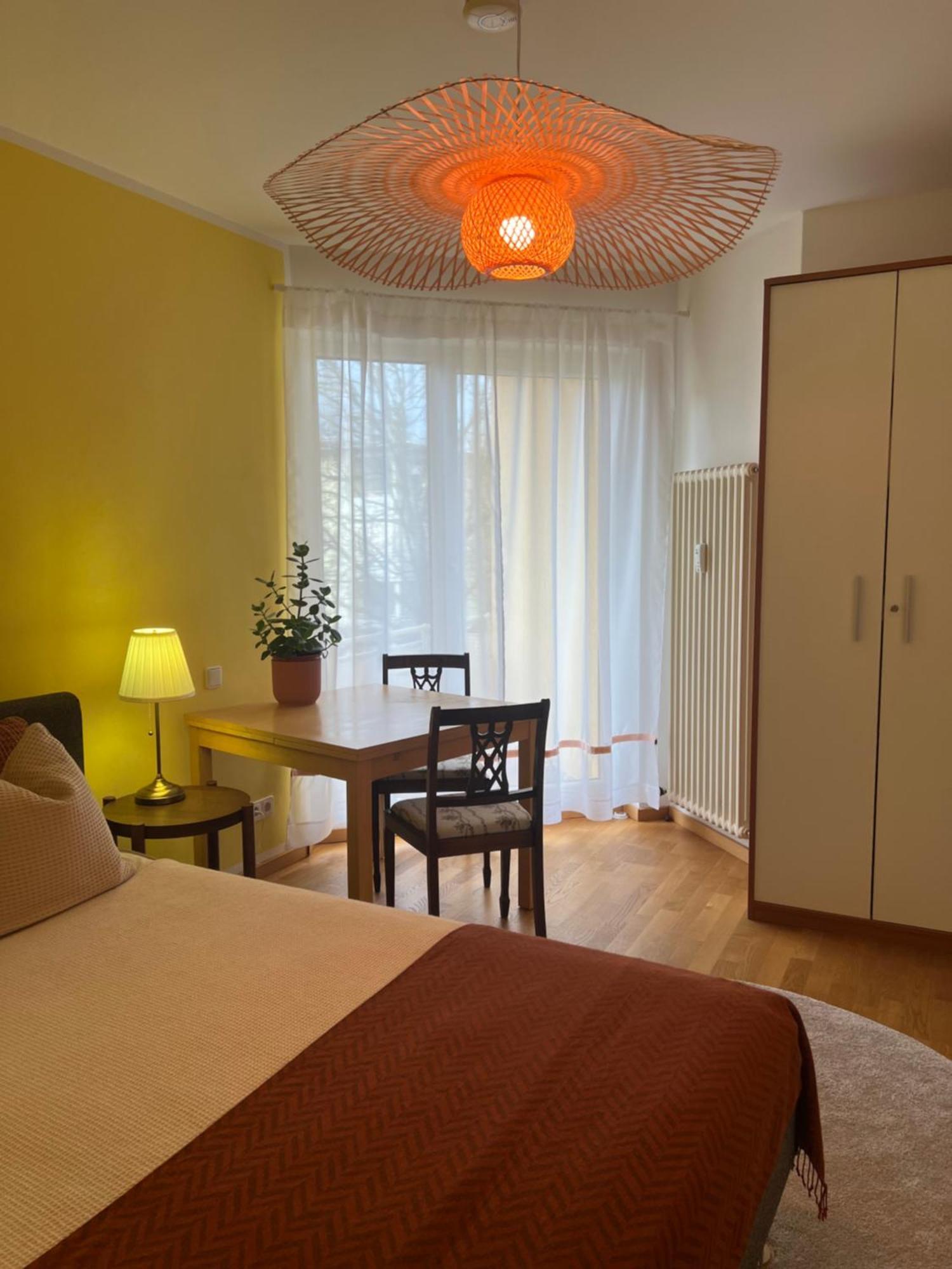 Privatunterkunft Kleiner Balkon In Muenchen West ภายนอก รูปภาพ